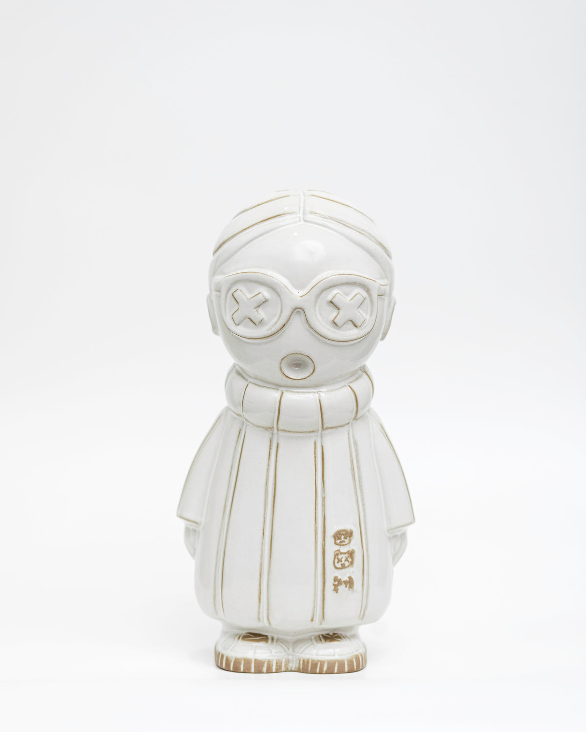 LA RETRO-NONNA.BOT, escultura en porcelana, Peruji, de El Imaquinario de Yute y Tocuyo