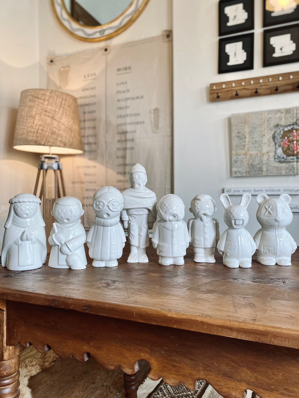 CONEJO ATÓMICO, escultura en porcelana