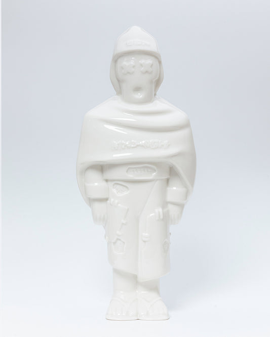 GIGANTO.BOT, escultura en porcelana blanca.