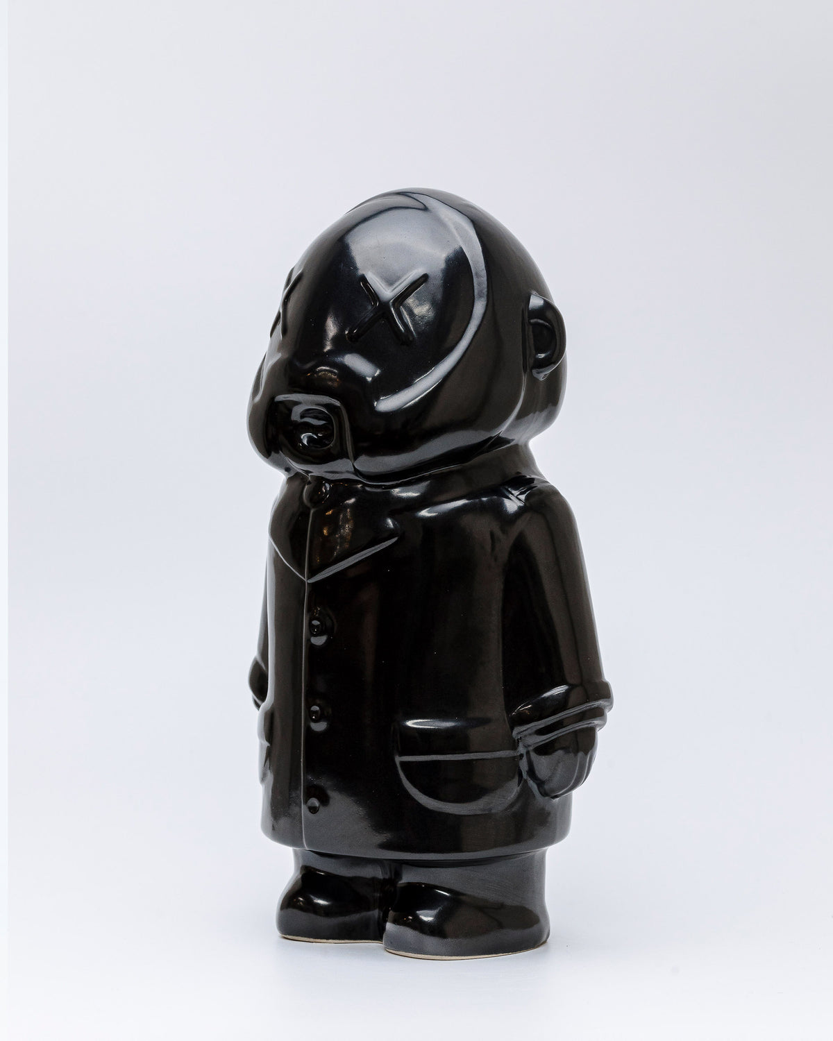 GRAUTO.BOT, escultura en gress negro brillante