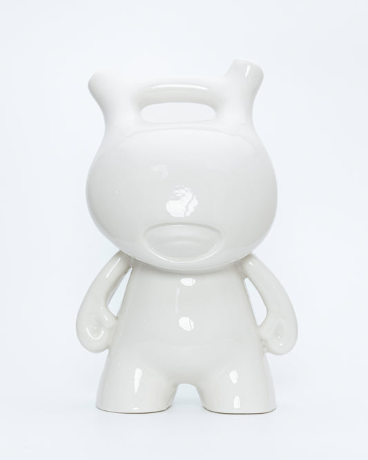 WAKO.TOY.AP, escultura en porcelana.