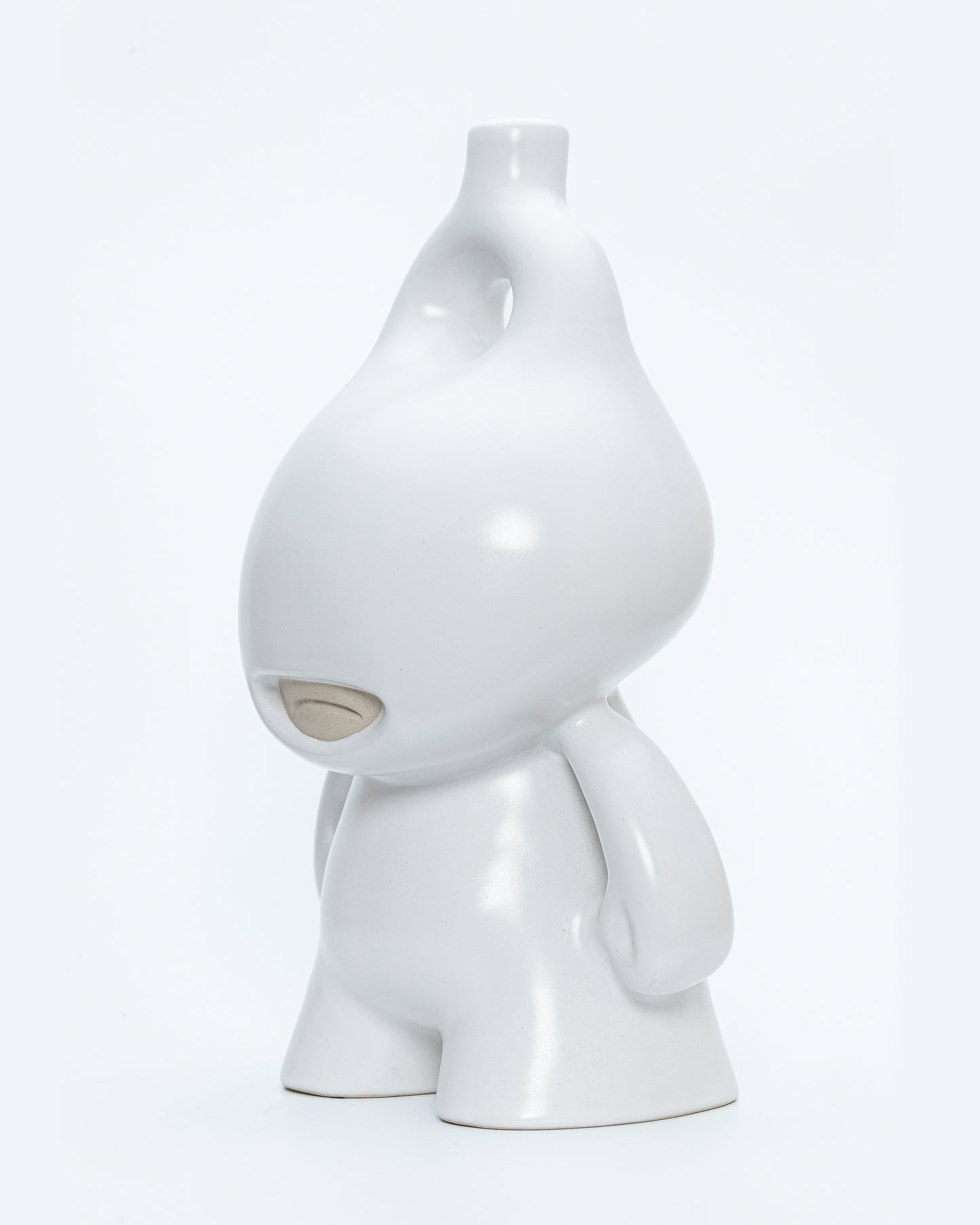 WAKO.TOY.AE, escultura en cerámica.